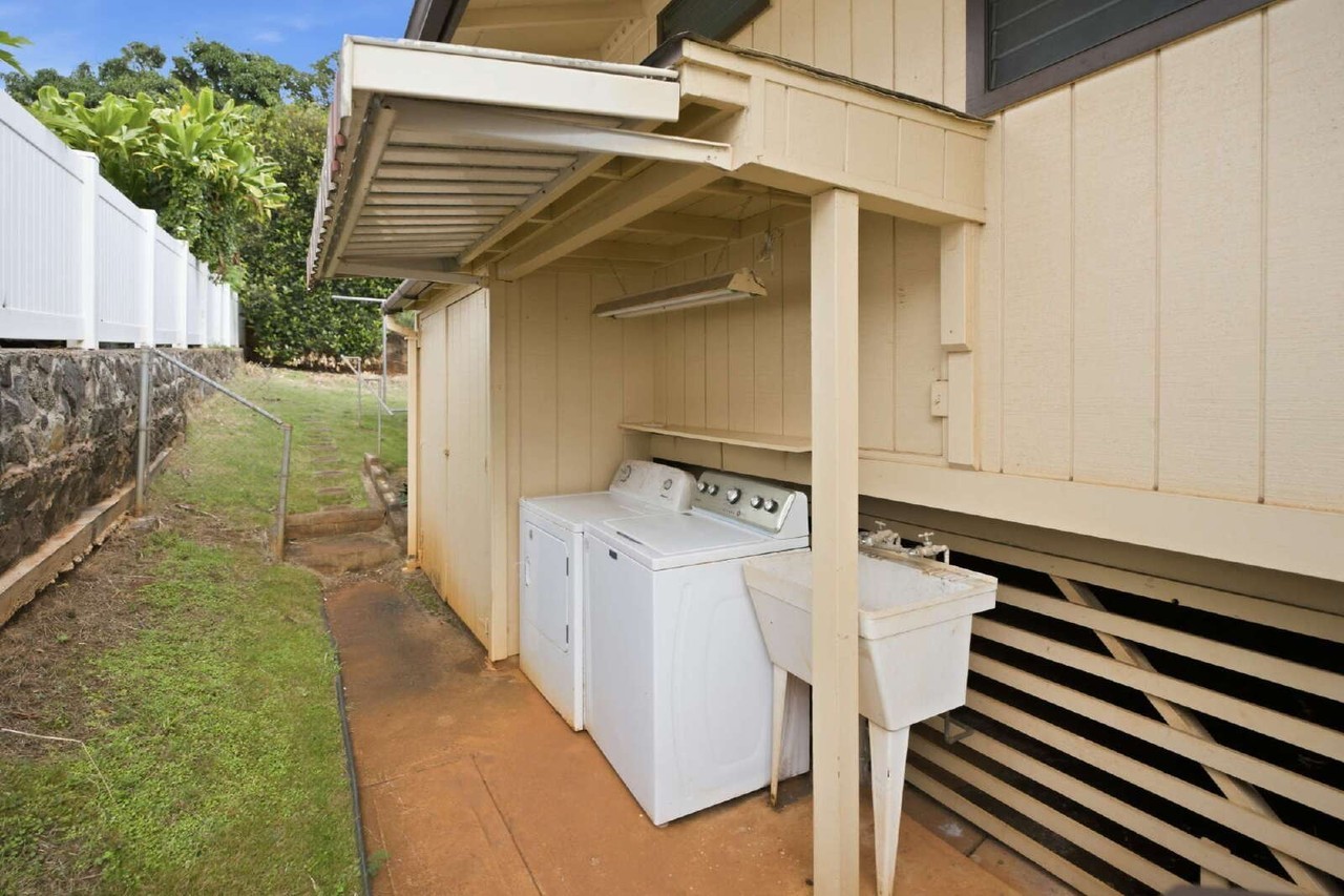 99-933 Halawa Heights Rd - Photo 4 of 17