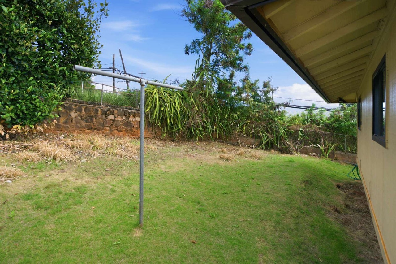 99-933 Halawa Heights Rd - Photo 6 of 17