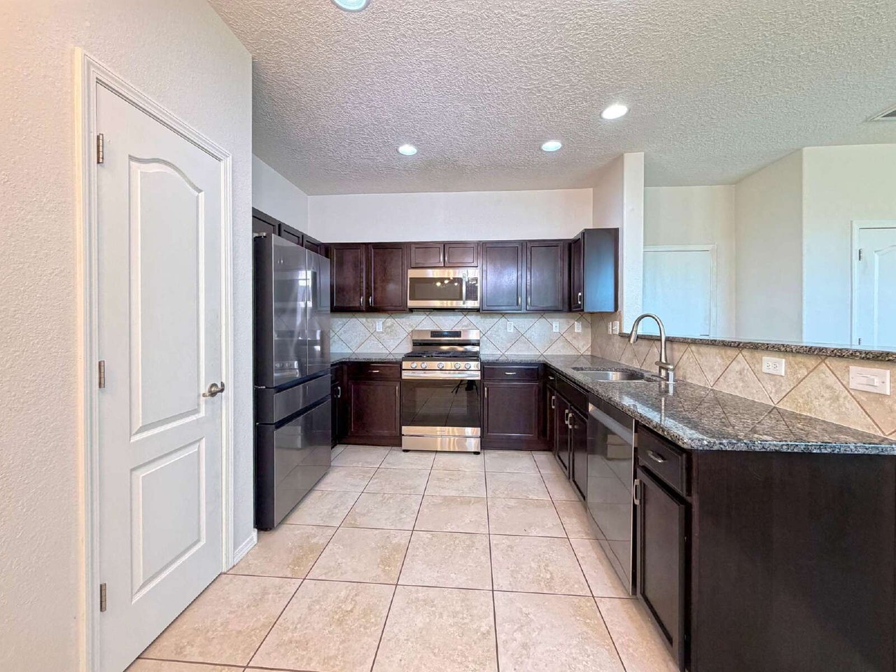 2312 Violeta Cir Se - Photo 4 of 29