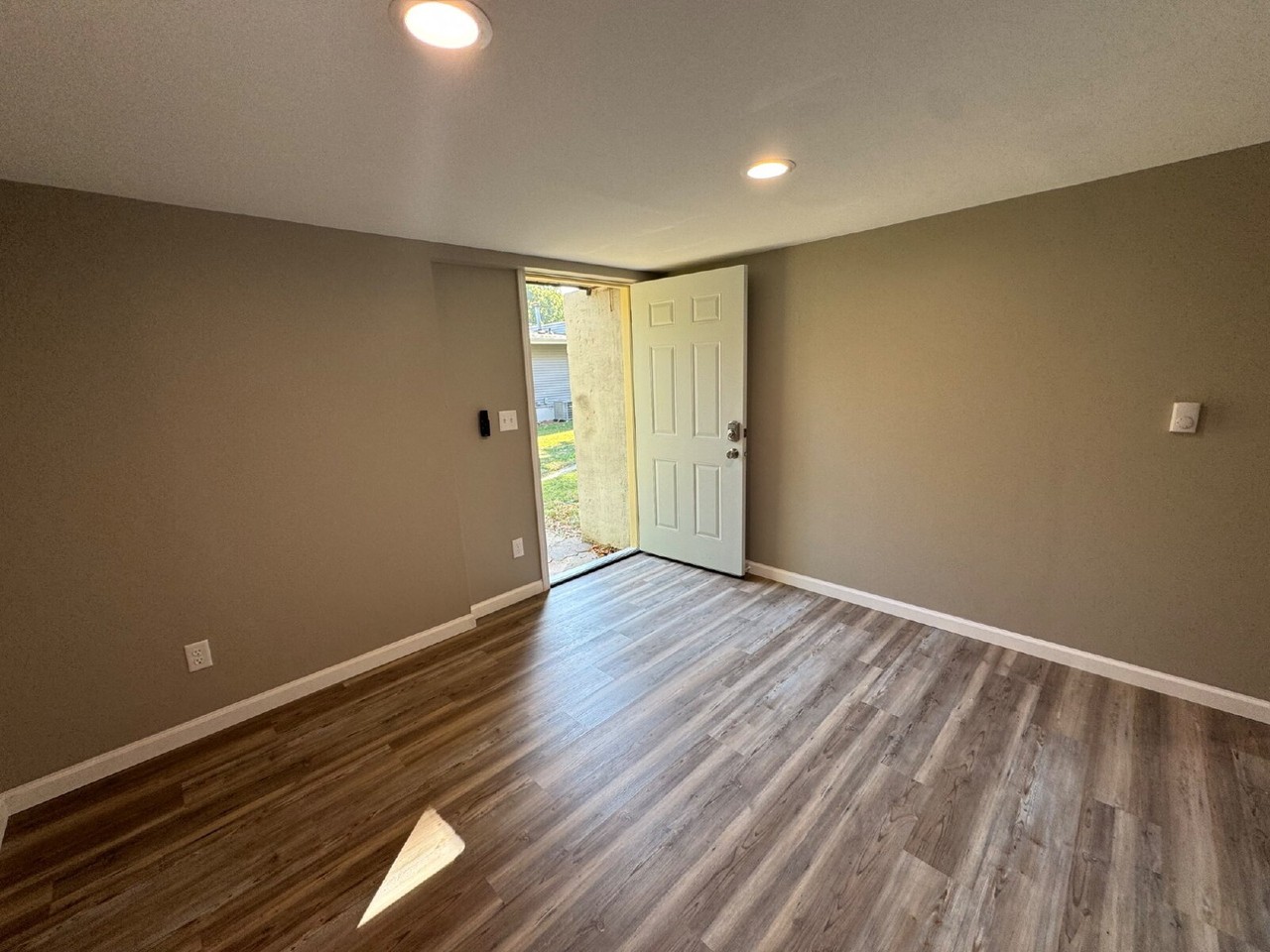 1503 W Enos Ave #D - Photo 3 of 6