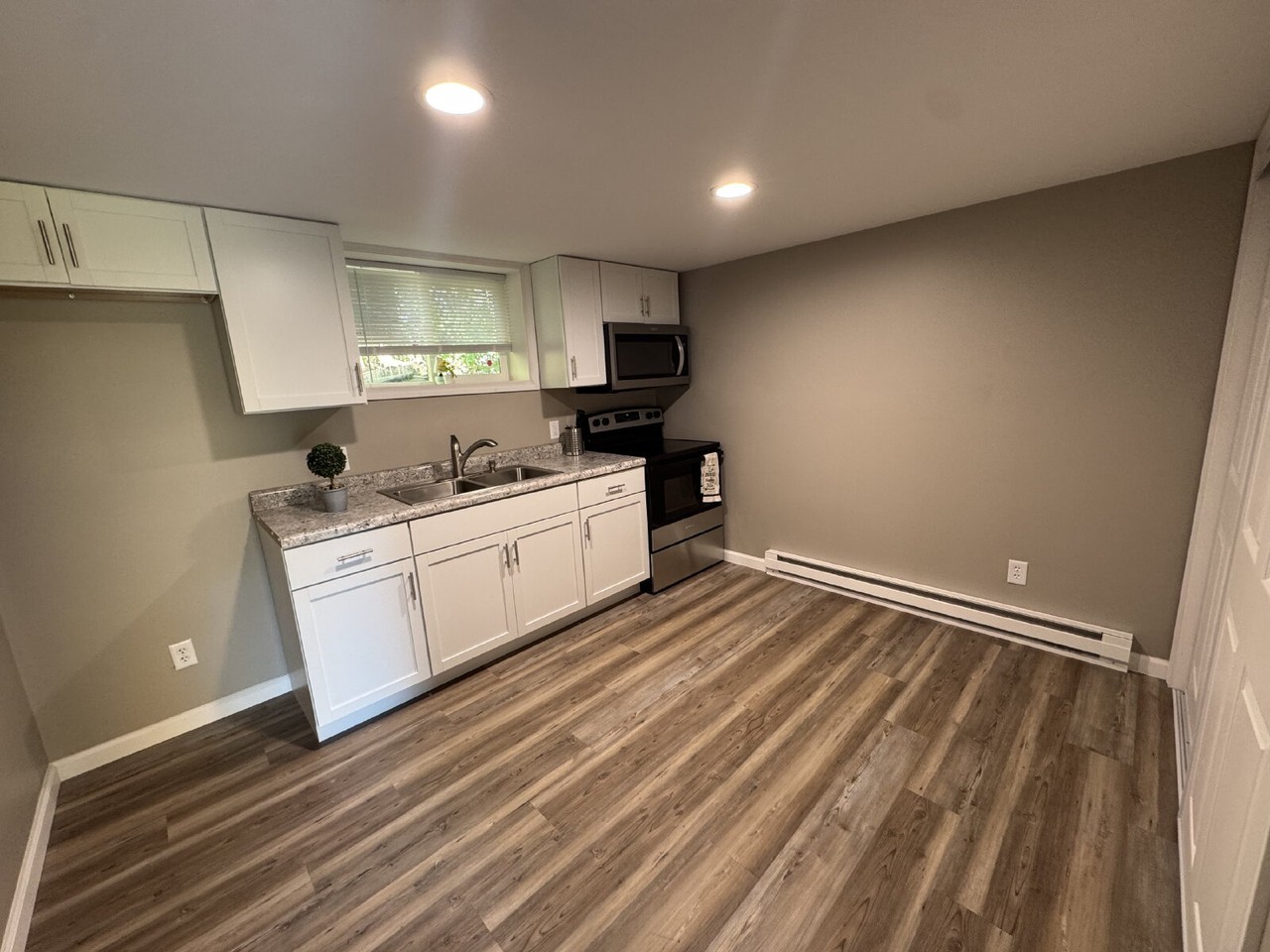 1503 W Enos Ave #D - Photo 4 of 6