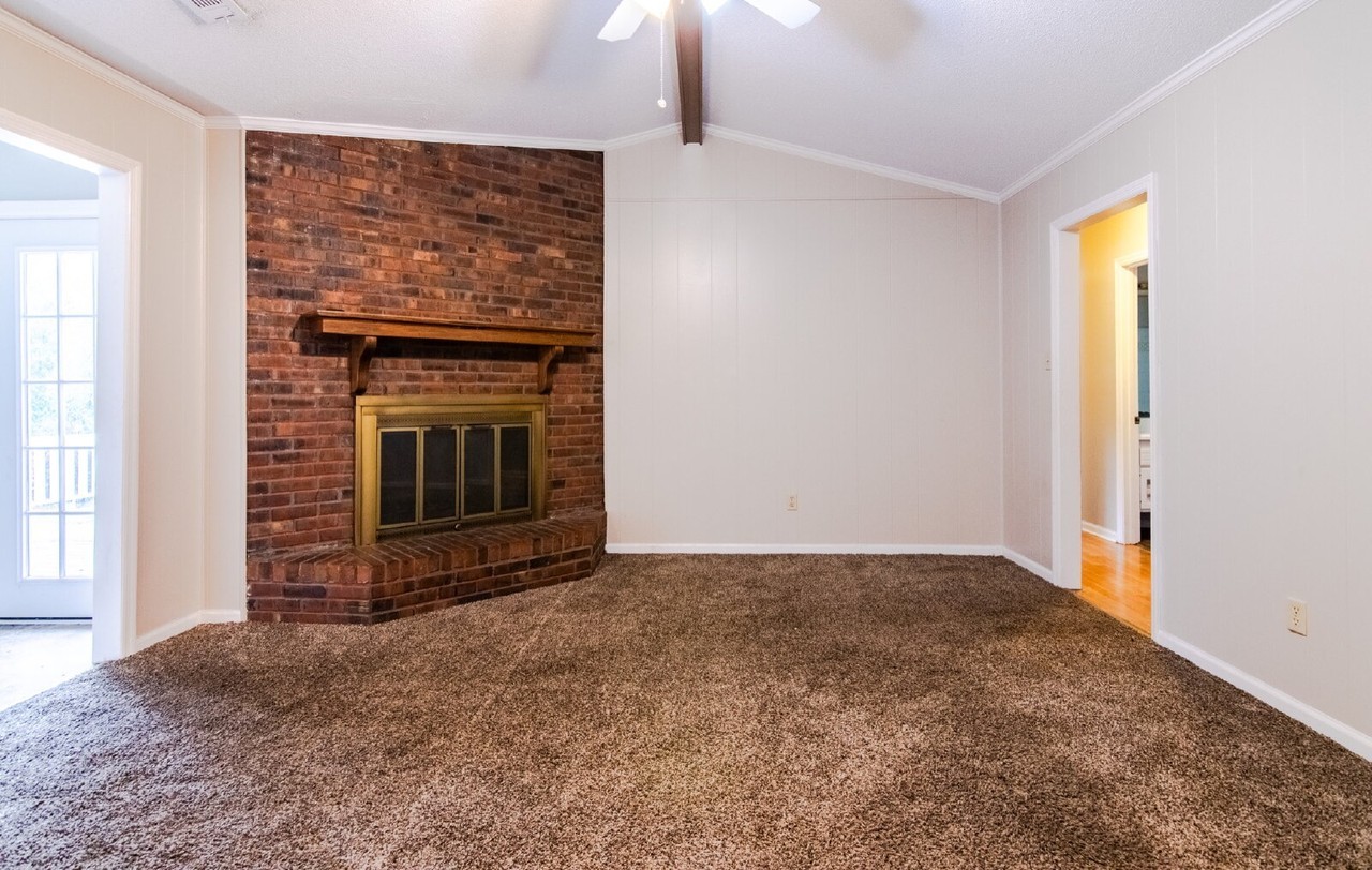 2115 Northwood Cir - Photo 4 of 29