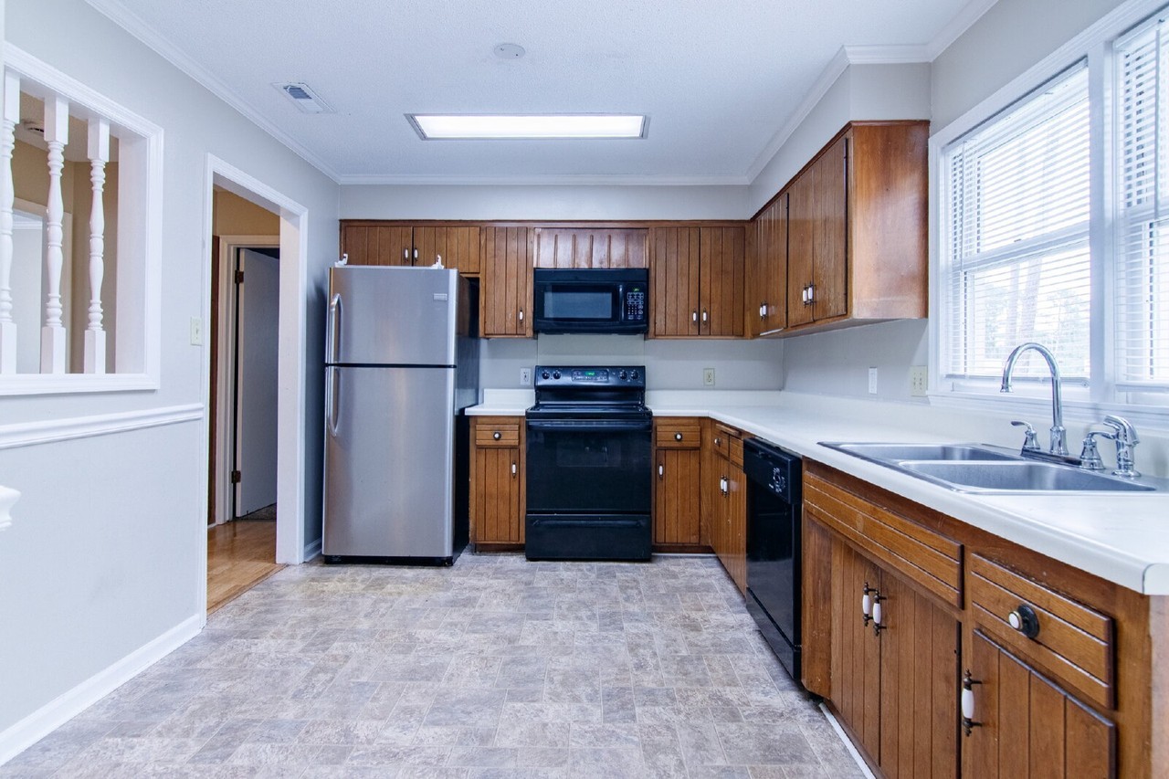 2115 Northwood Cir - Photo 5 of 29