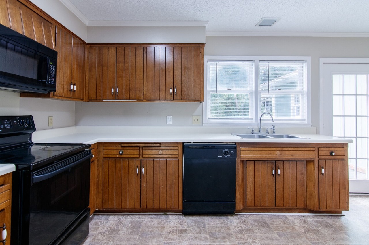 2115 Northwood Cir - Photo 6 of 29