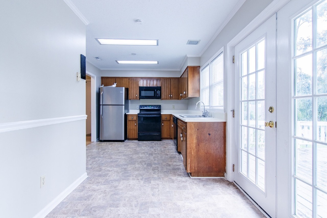 2115 Northwood Cir - Photo 7 of 29