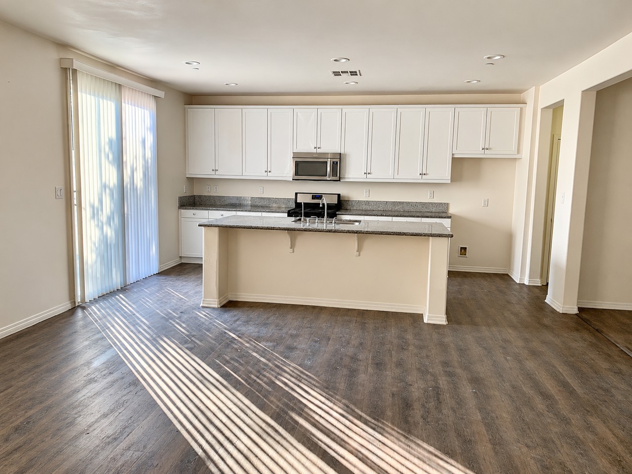 5409 Kinnett Ave - Photo 3 of 9