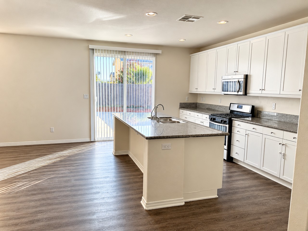 5409 Kinnett Ave - Photo 4 of 9