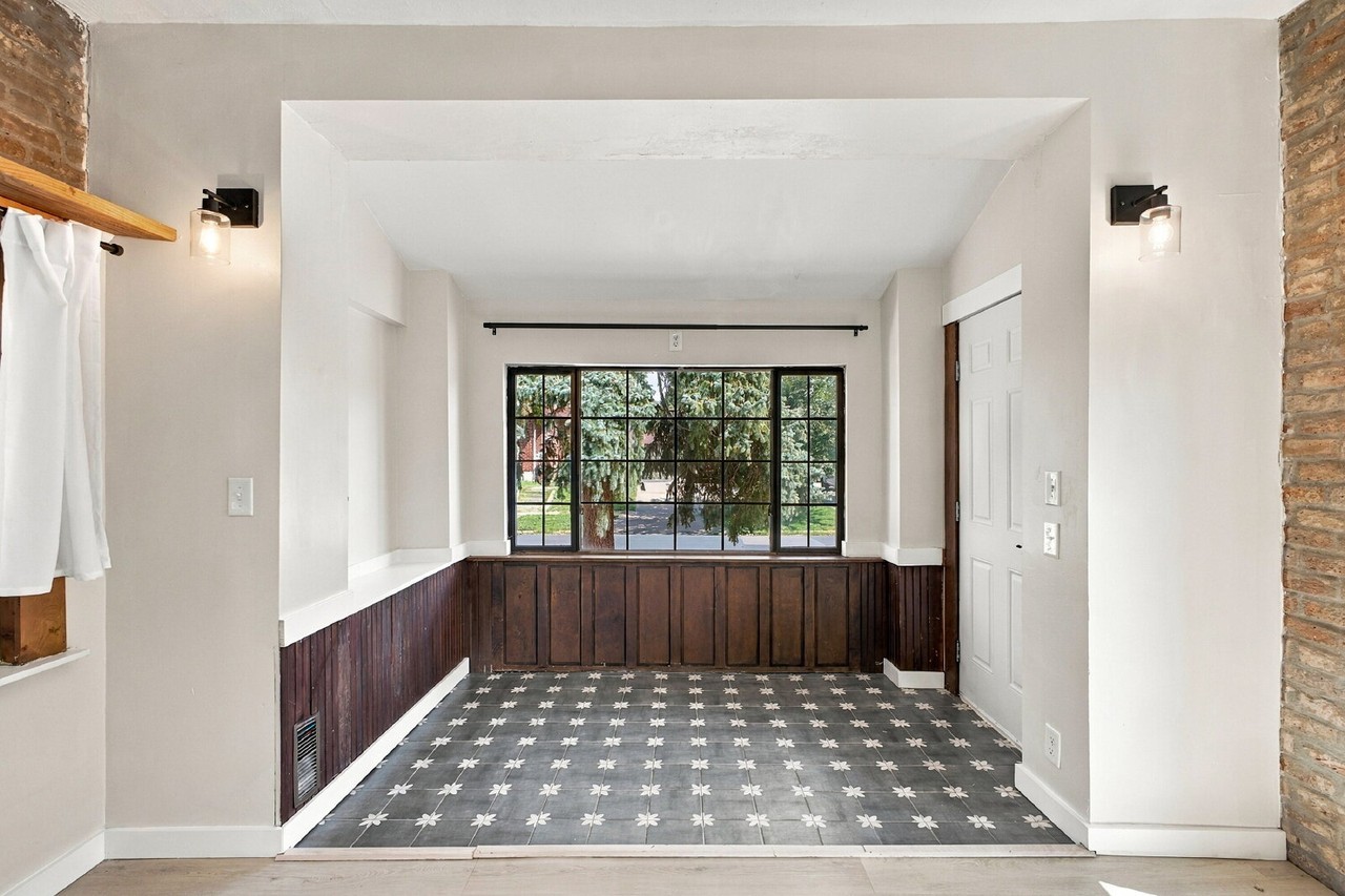 2715 N Cook St - Photo 4 of 37