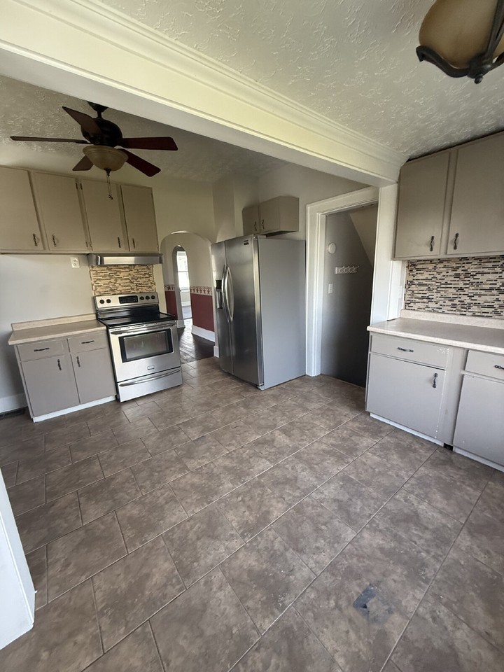825 Brown St - Photo 6 of 15