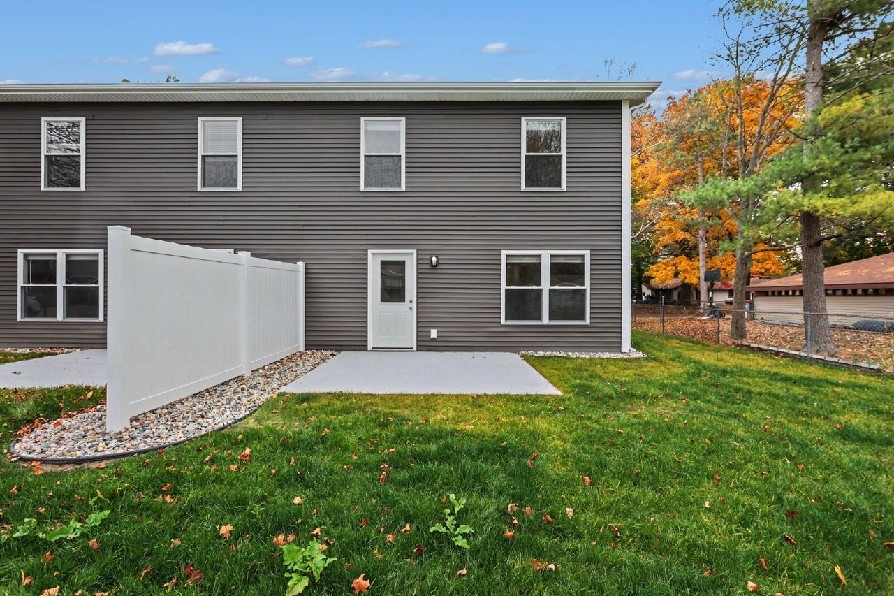 5001 Russell St - Photo 3 of 17
