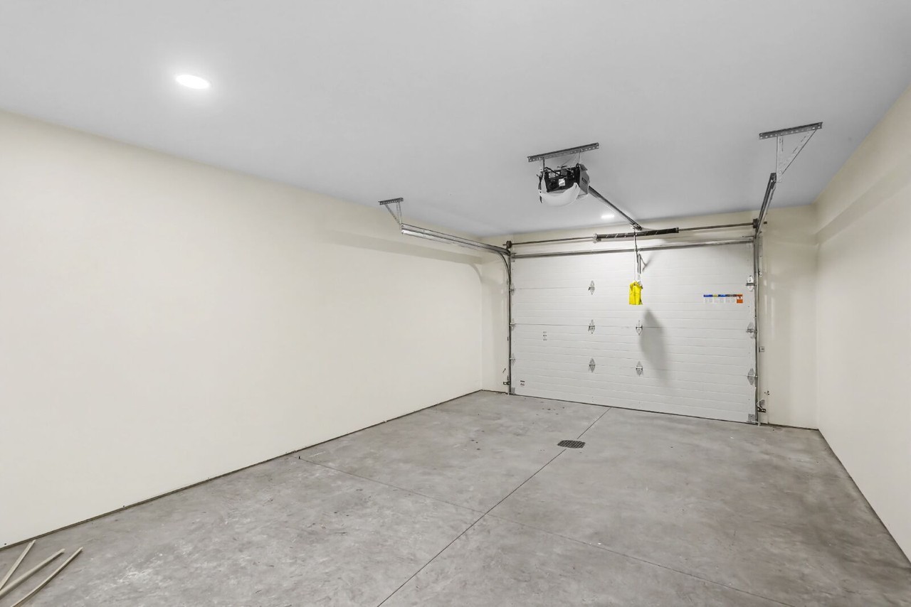 5001 Russell St - Photo 5 of 17