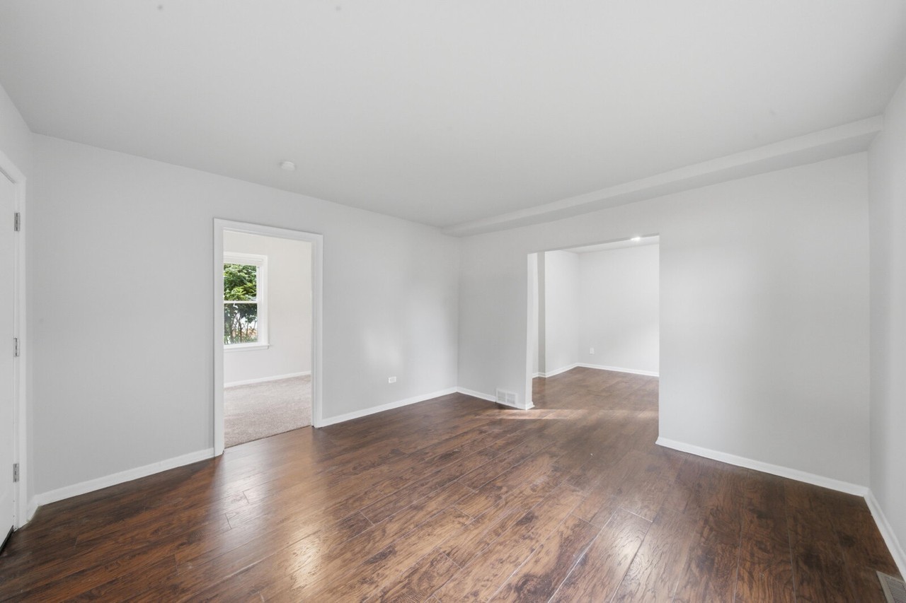 2613 Gilboa Ave - Photo 3 of 23