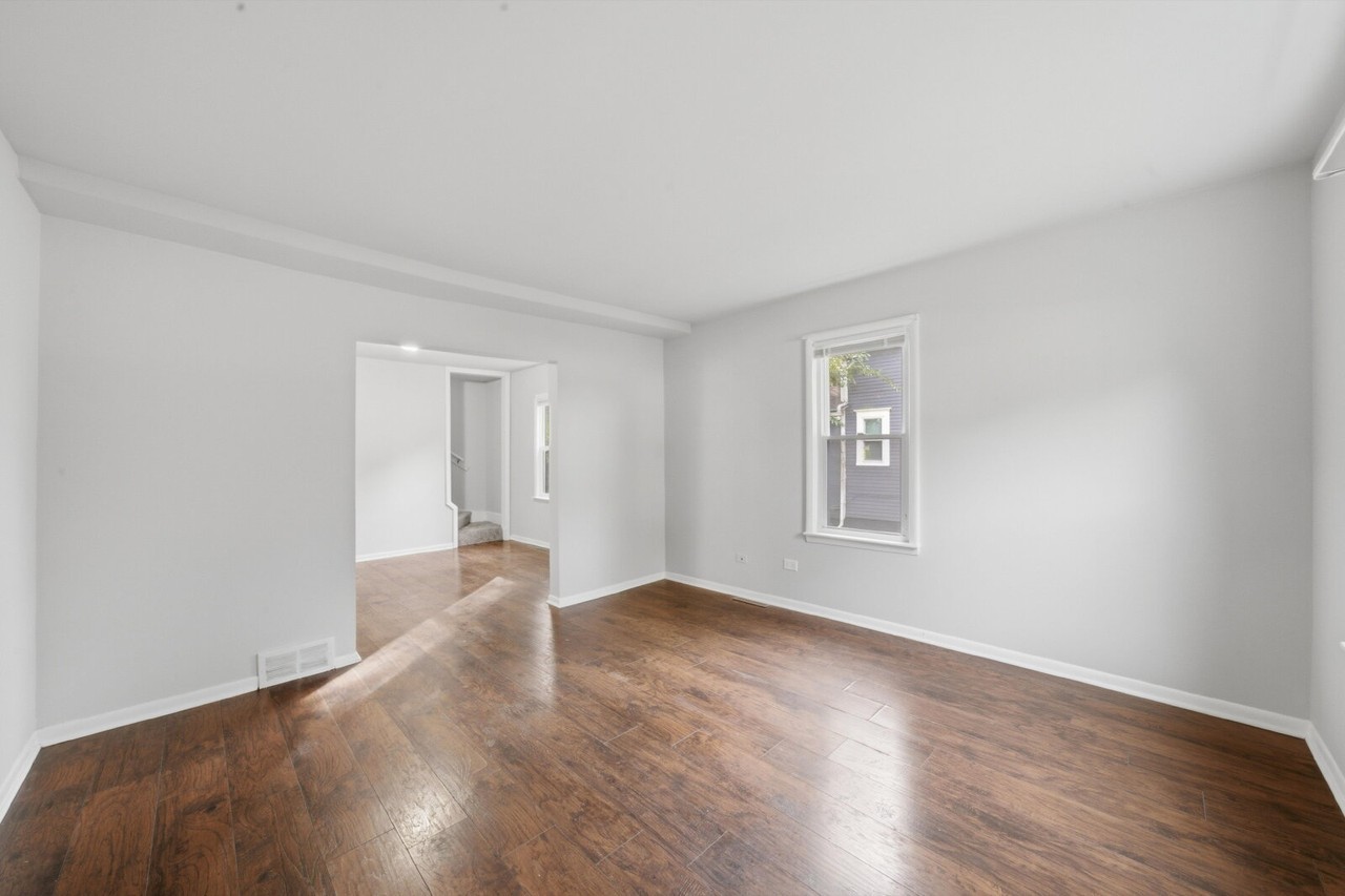 2613 Gilboa Ave - Photo 4 of 23