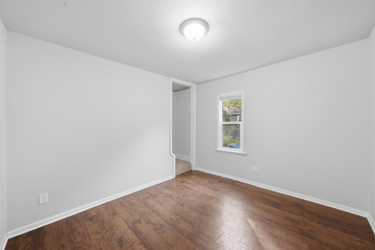 2613 Gilboa Ave - Photo 5 of 23