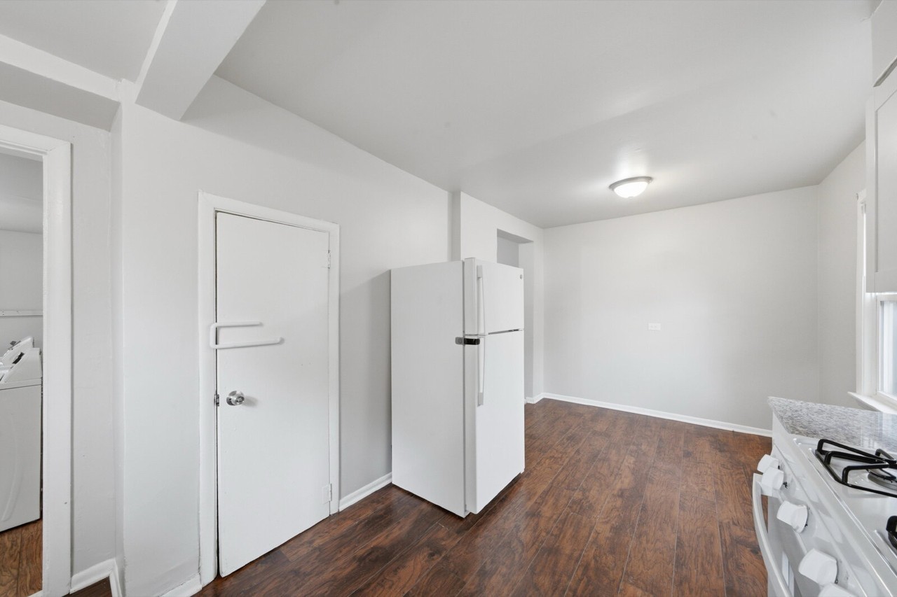 2613 Gilboa Ave - Photo 6 of 23