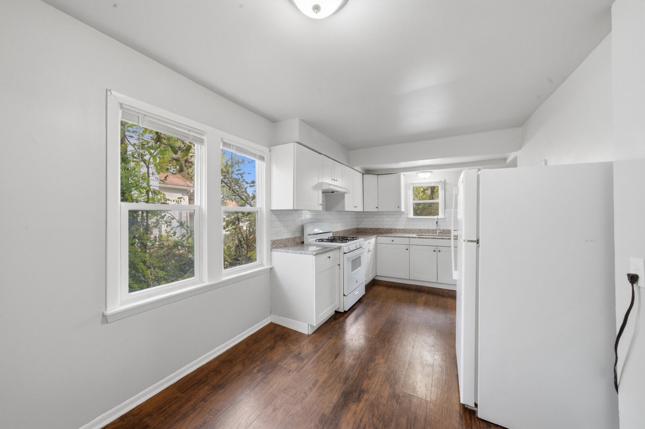 2613 Gilboa Ave - Photo 7 of 23