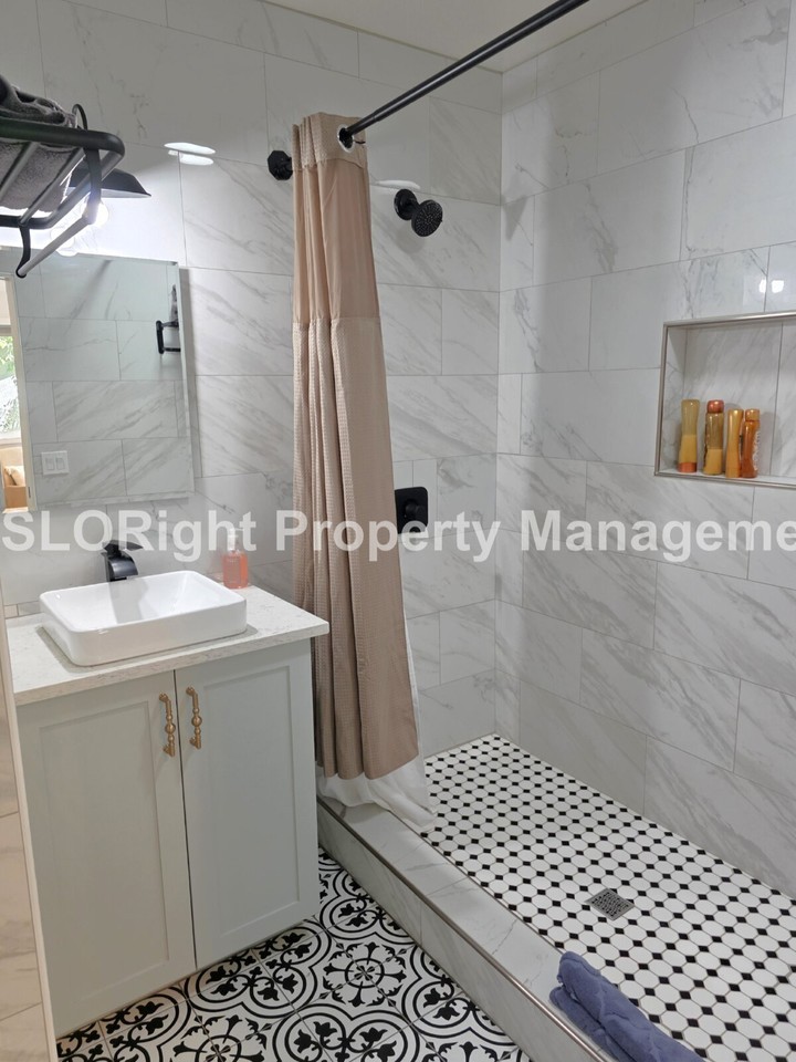 3340 Johnson Ave - Photo 4 of 11