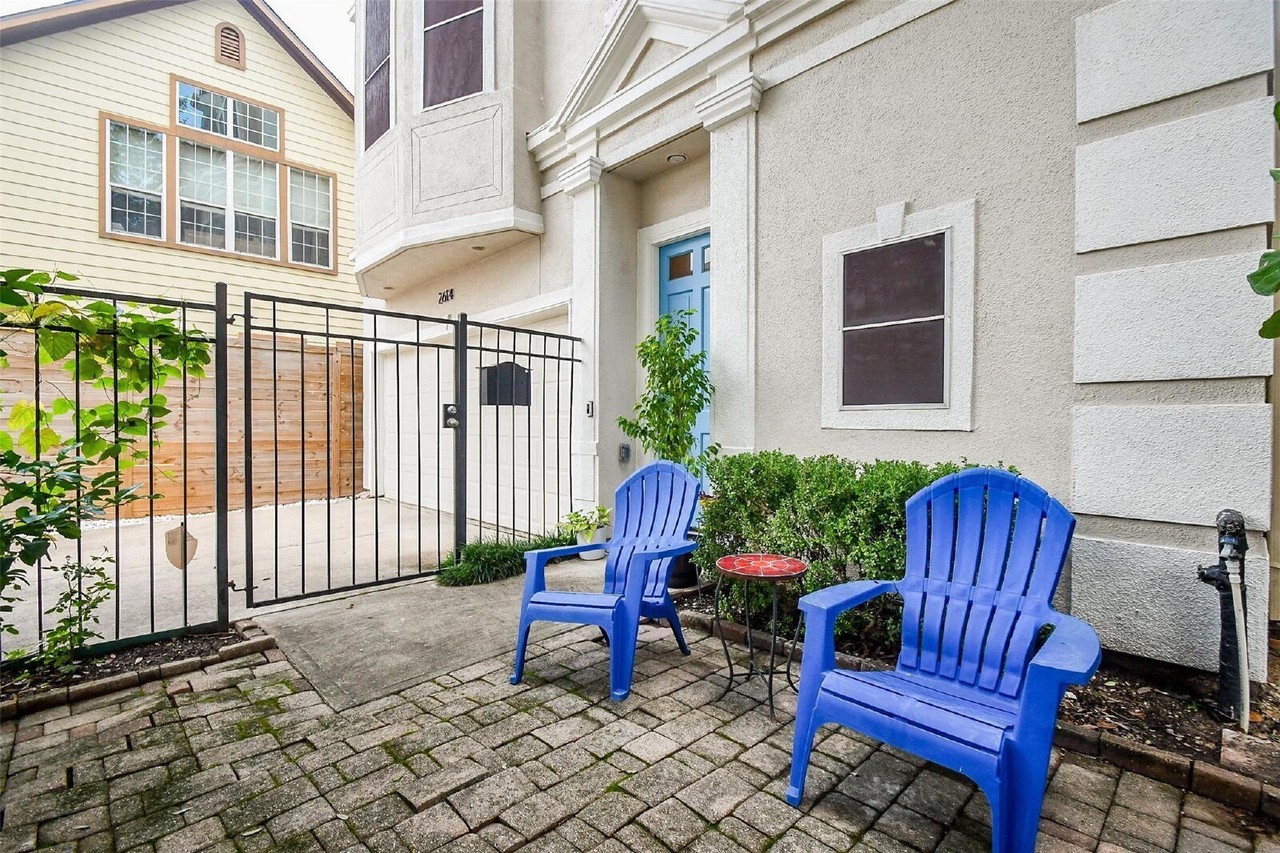 2614 Maxroy St - Photo 3 of 31