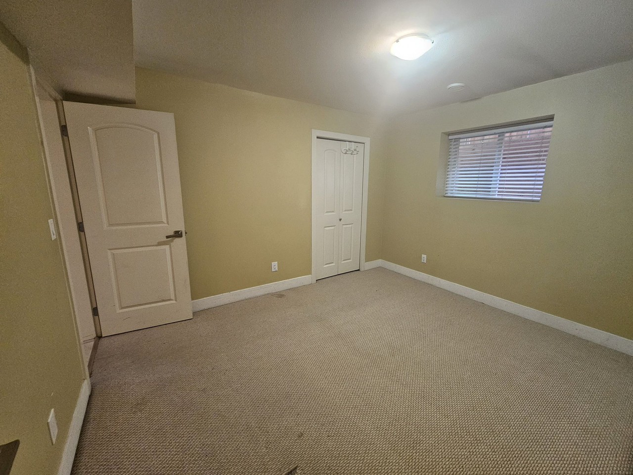 14697 62A Ave - Photo 4 of 10