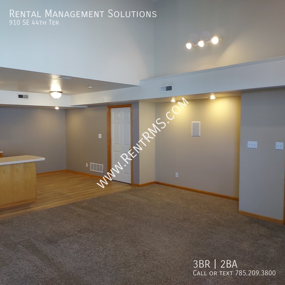 910 Se 44th Ter - Photo 2 of 38