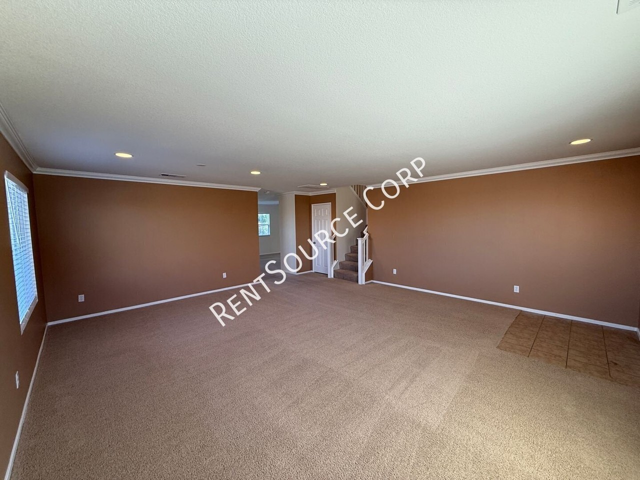 38510 Pallas Ct - Photo 4 of 36