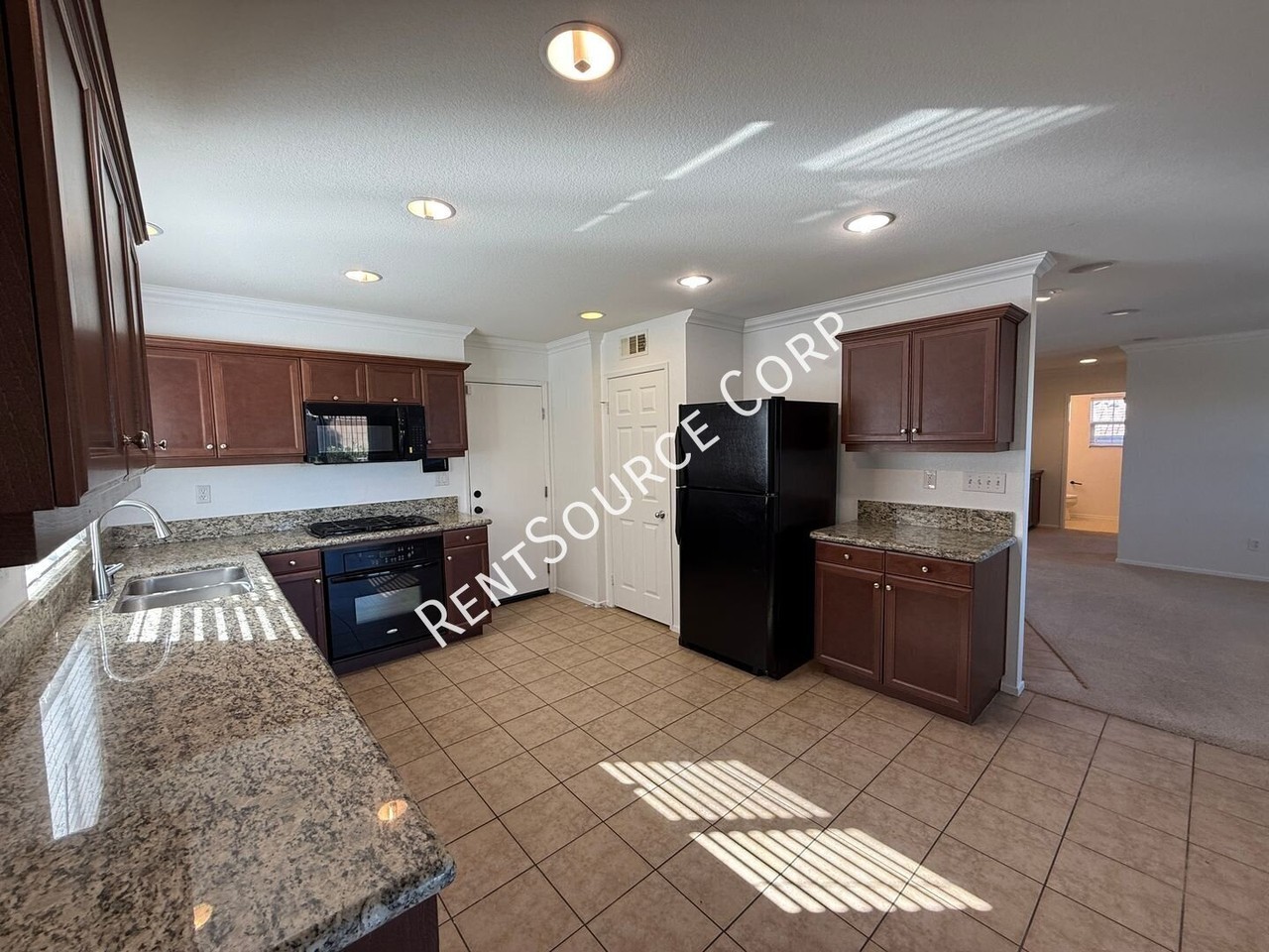 38510 Pallas Ct - Photo 7 of 36