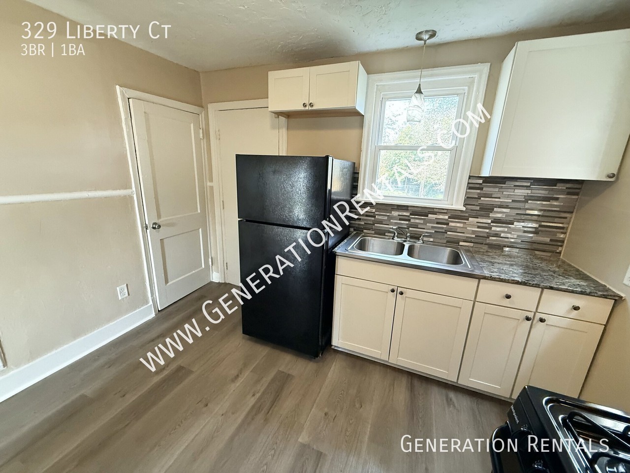 329 Liberty Ct - Photo 3 of 15