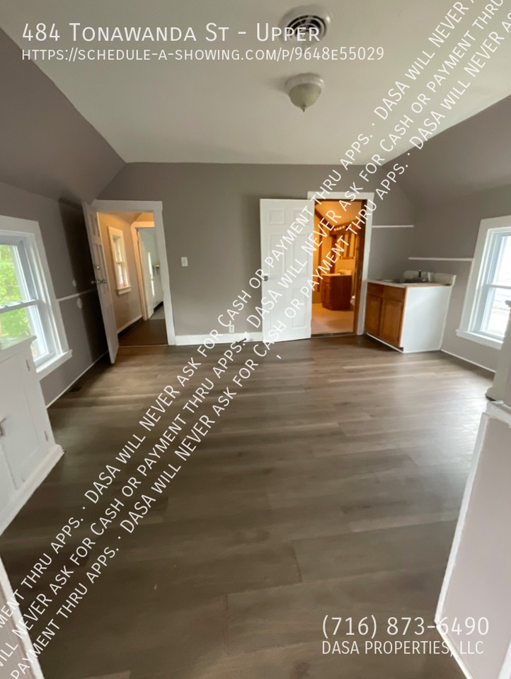 484 Tonawanda St - Photo 2 of 8