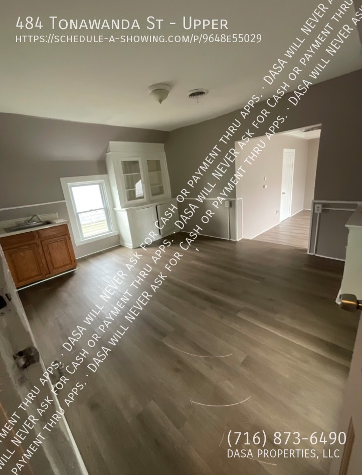 484 Tonawanda St - Photo 3 of 8