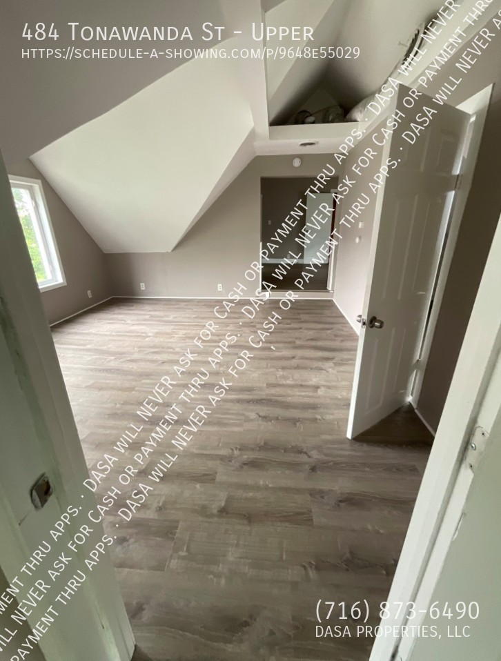 484 Tonawanda St - Photo 6 of 8