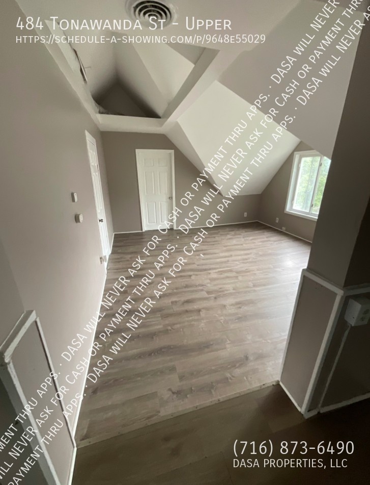 484 Tonawanda St - Photo 7 of 8