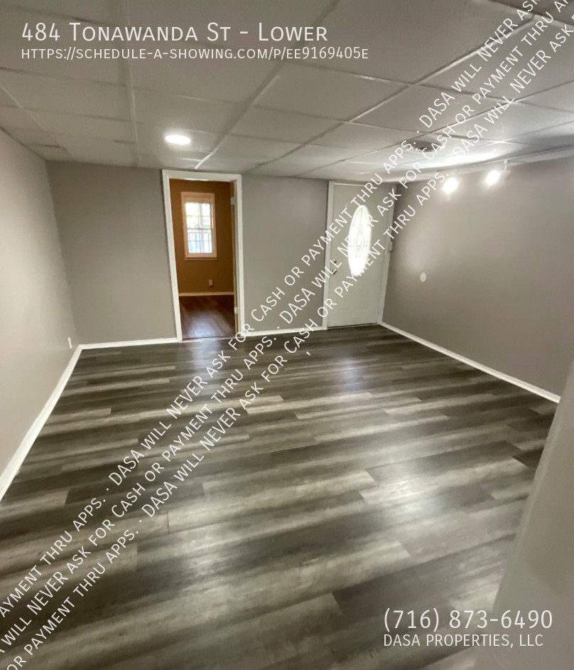 484 Tonawanda St - Photo 3 of 10