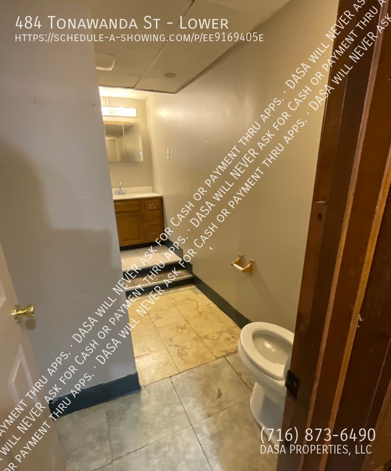 484 Tonawanda St - Photo 7 of 10