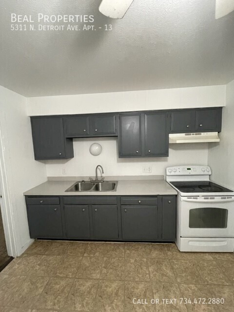 5311 N Detroit Ave #13 - Photo 6 of 11