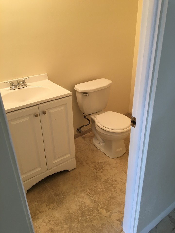 916 Squires Ave - Photo 2 of 15