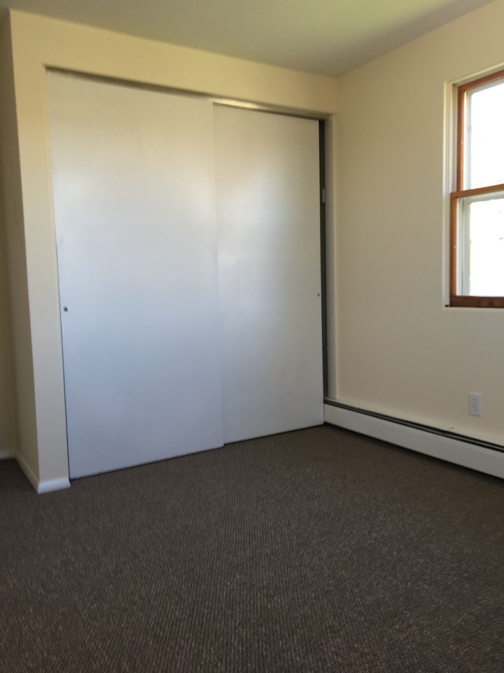 916 Squires Ave - Photo 3 of 15