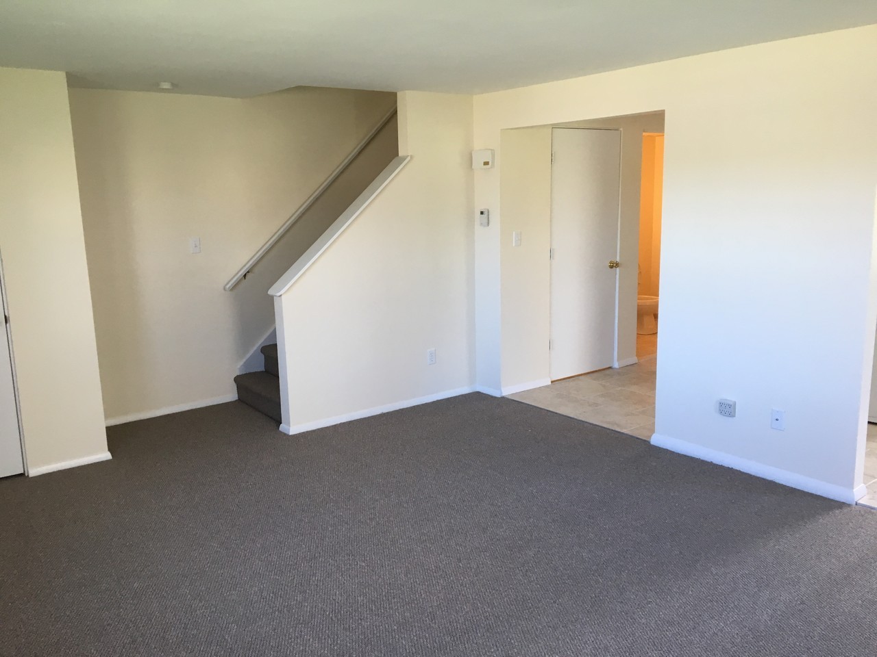 916 Squires Ave - Photo 7 of 15