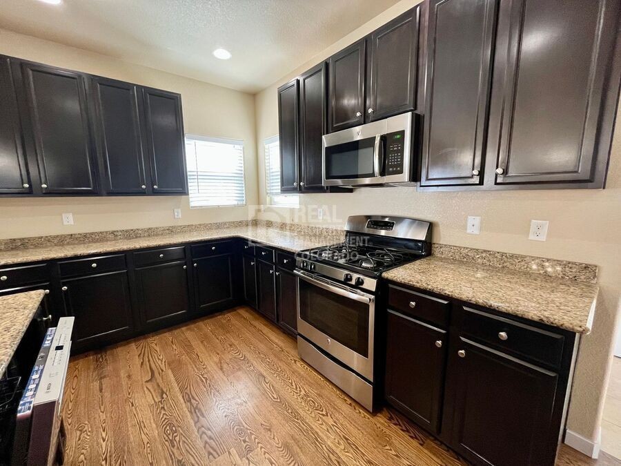 1341 Alveston St - Photo 7 of 34