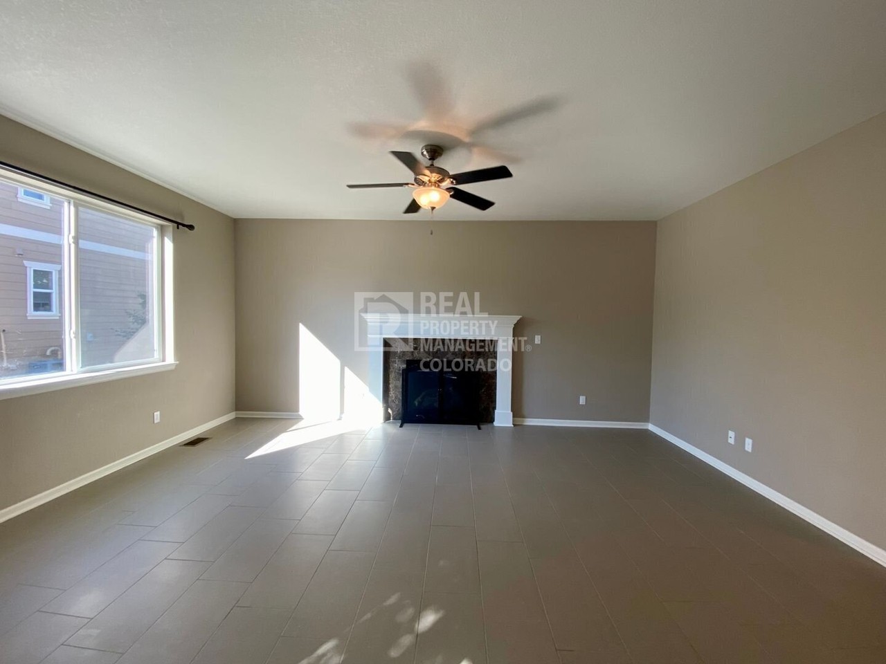 3372 E 140th Dr - Photo 4 of 40