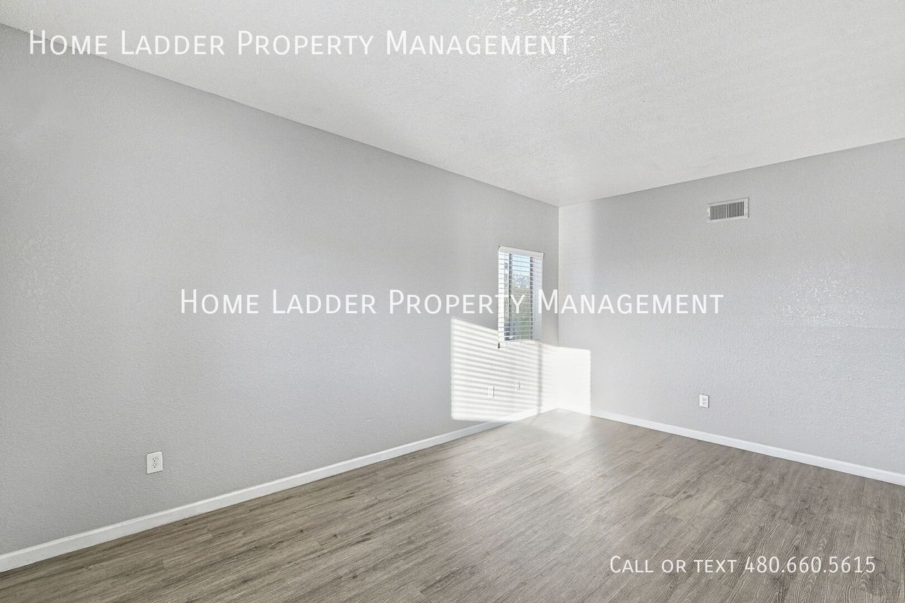 4959 S Park Ave #203 - Photo 3 of 22