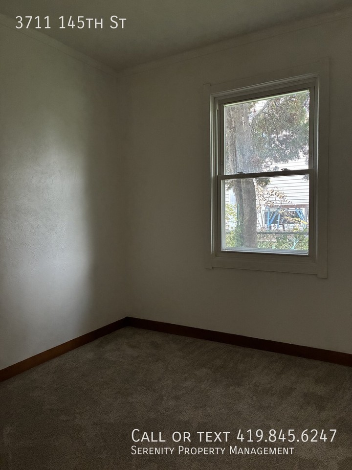 3711 145th St - Photo 4 of 10