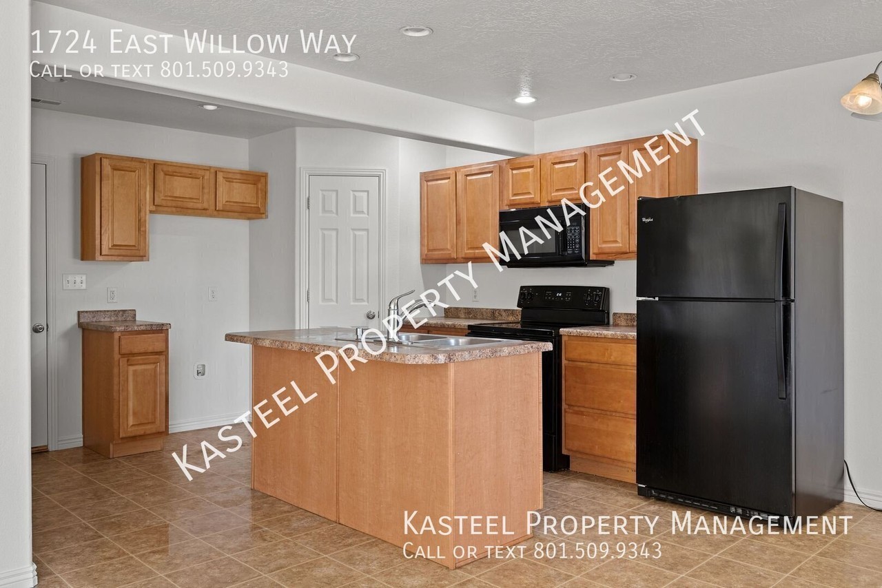 1724 Willow Way - Photo 5 of 28