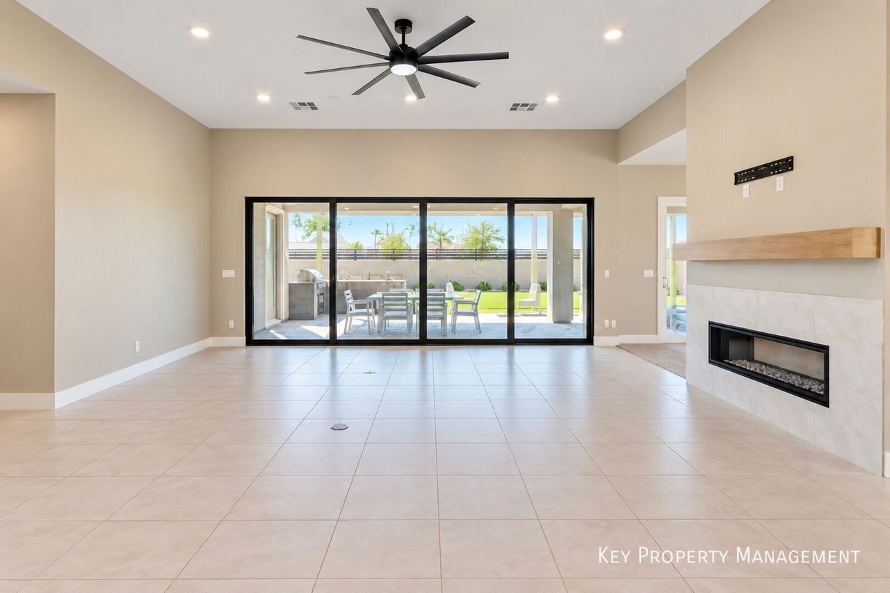 9983 Fremantle Ave - Photo 2 of 29