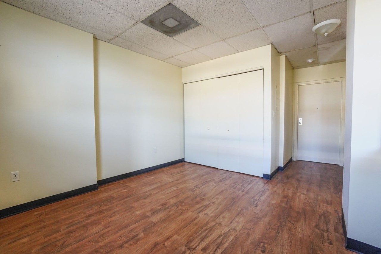 46 S 8th St #405 - Photo 3 of 24