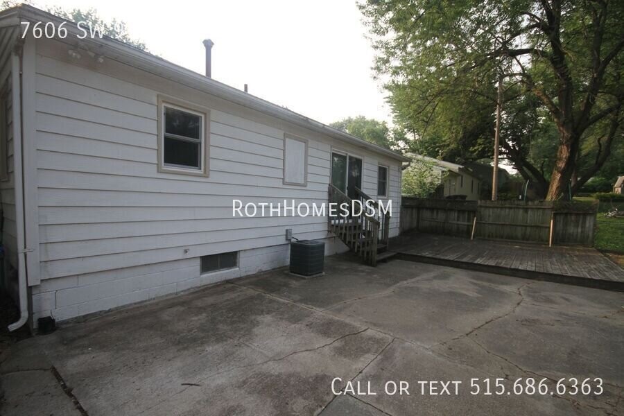 7606 Sw 9th St - Photo 4 of 20