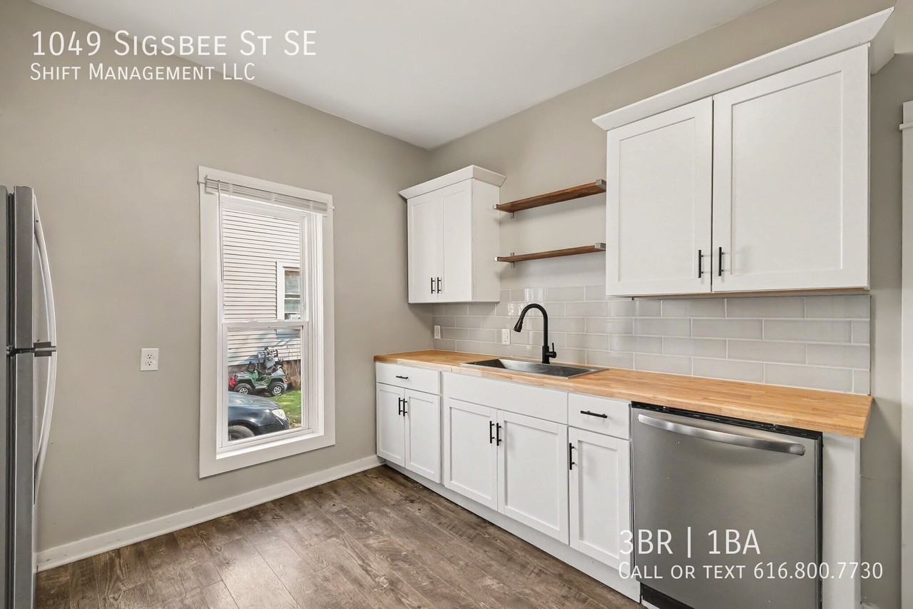 1049 Sigsbee St Se - Photo 3 of 15