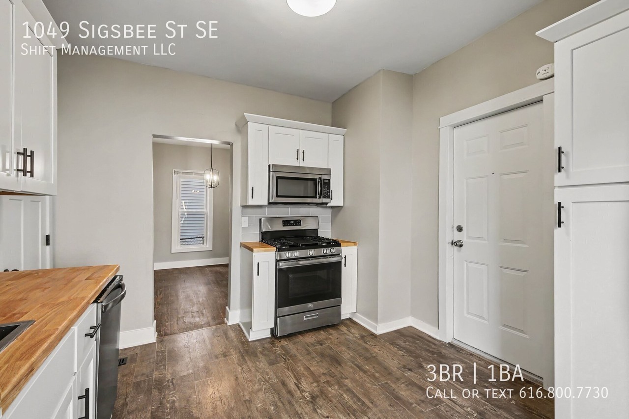 1049 Sigsbee St Se - Photo 4 of 15