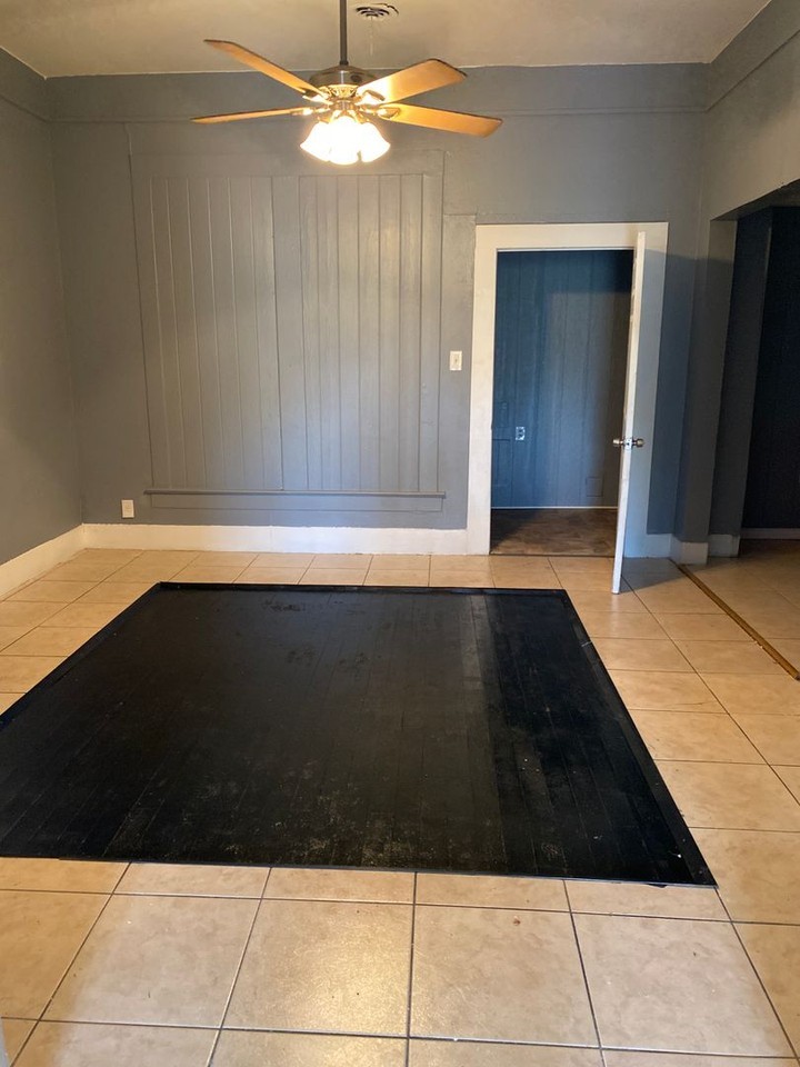 2621 Claiborne Ave - Photo 5 of 9