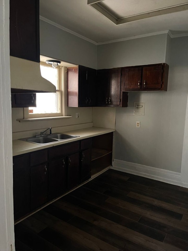 253 Prospect St - Photo 4 of 7