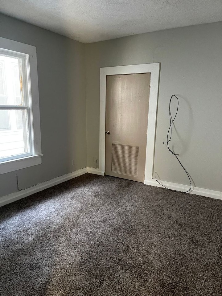 253 Prospect St - Photo 6 of 7